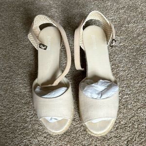 Like new Soludos Open-toe midwedge espadrille